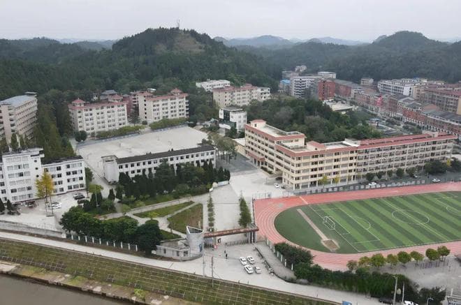 四川南部县一高三学生自缢死亡，事件分析与反思