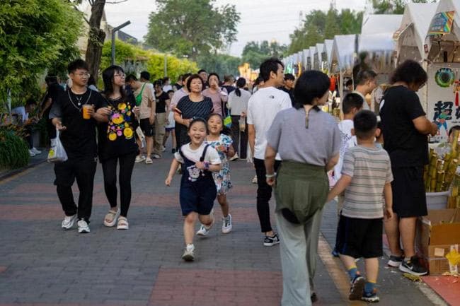 丰台草桥花朝街“城南旧市”夜市人气旺 点亮城市夜经济