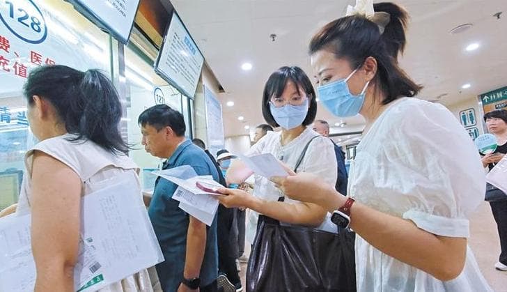 职业陪诊师受热捧 这个“临时家人”靠谱吗？