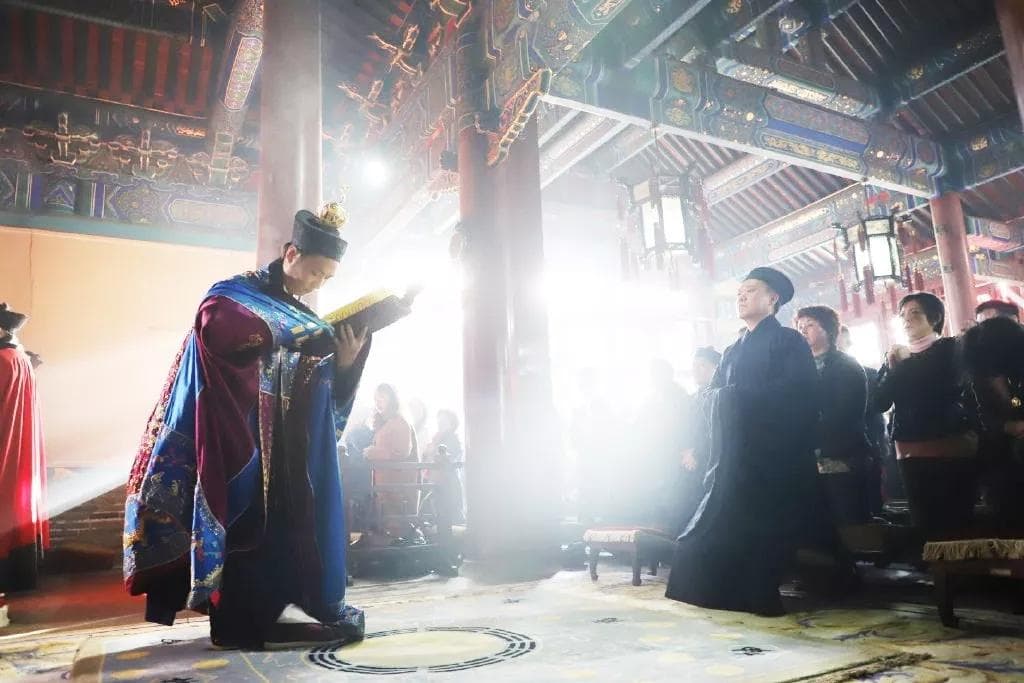 塔罗牌占卜事业：从入门到精通的完整指南