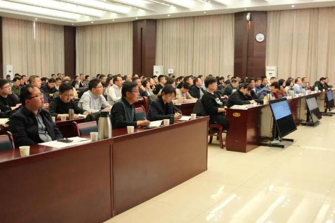 白银市举办DeepSeek人工智能大模型专题培训会，240余名干部参训