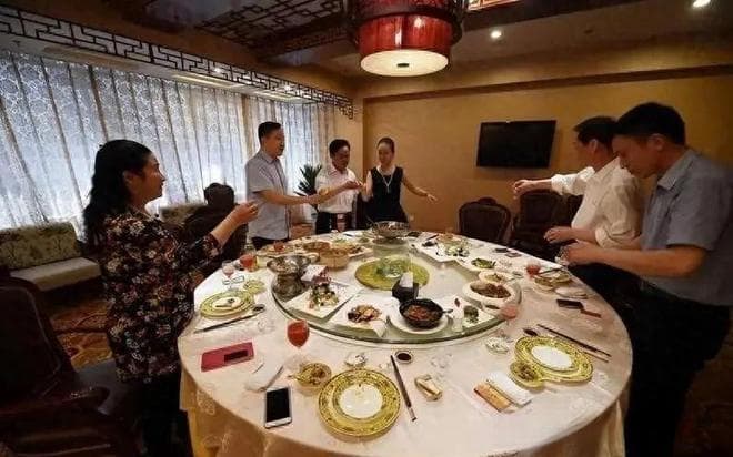 饭局上关于吃鱼的三个重要规矩，不懂这些可能会影响职场发展