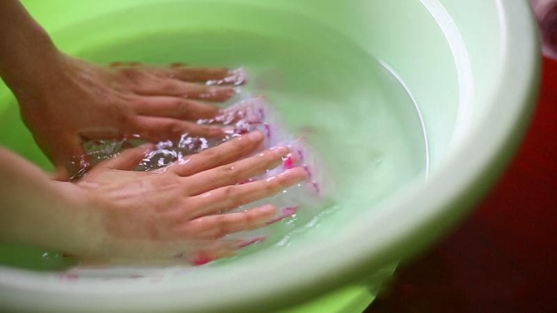 惊！随手一撕，女子面临手指截肢！乱拔倒刺的危害你想象不到→