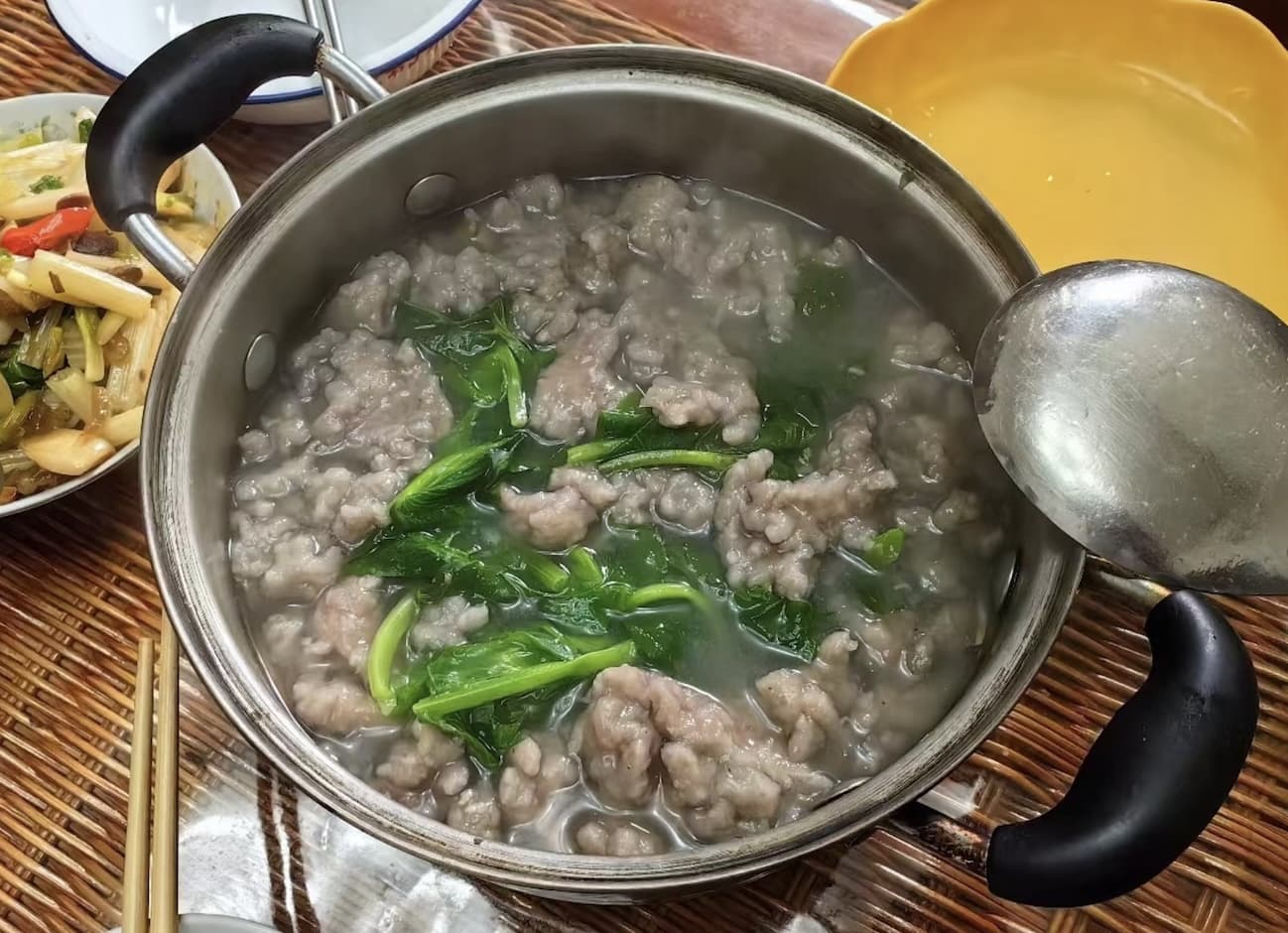 四川武胜滑肉汤：豆粉裹肉片的清汤美味