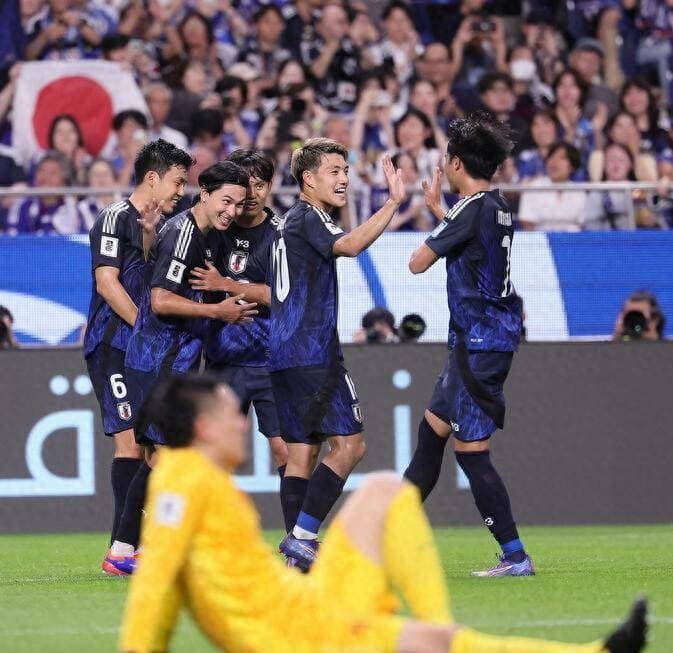 国足0比7不敌日本，射门比1比17，在对方禁区触球比1比37！