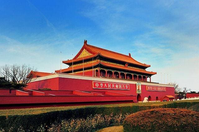 首都北京：天安门升旗仪式震撼人心