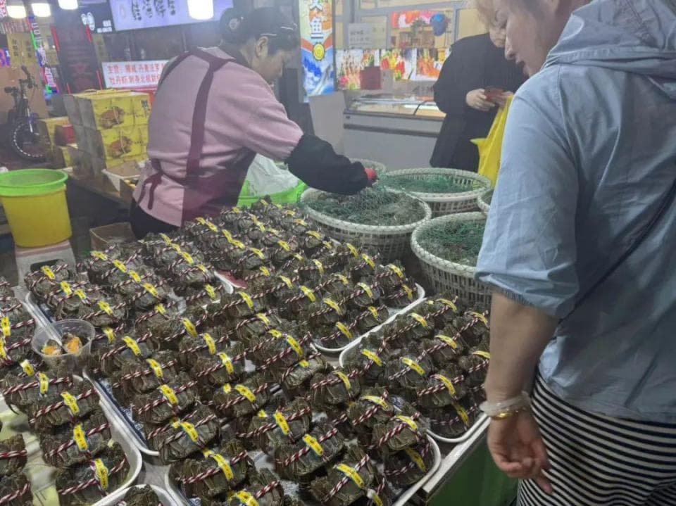 蟹肥膏满，价格还便宜了不少！青岛人要有“吃蟹自由”了？