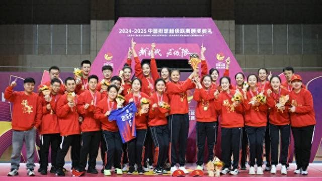 天津女排走下神坛，江苏女排时隔8年再夺联赛冠军，尝到青训甜头