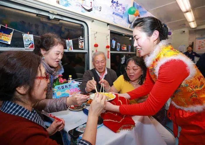 让旅途变成“移动养老院”，专家委员建言增开银发旅游列车