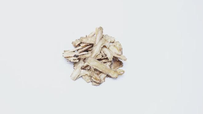 手脚冰凉怎么办？中医提示：自有古方来拯救，7味中药，泡脚也可