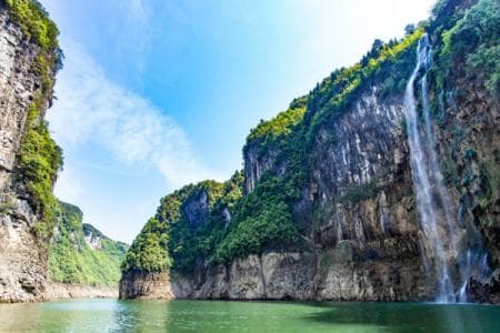 贵州铜仁大峡谷：集峡谷、漂流和平湖于一体的自然奇观