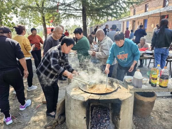 焦作沁阳：九九重阳节 情暖老人心