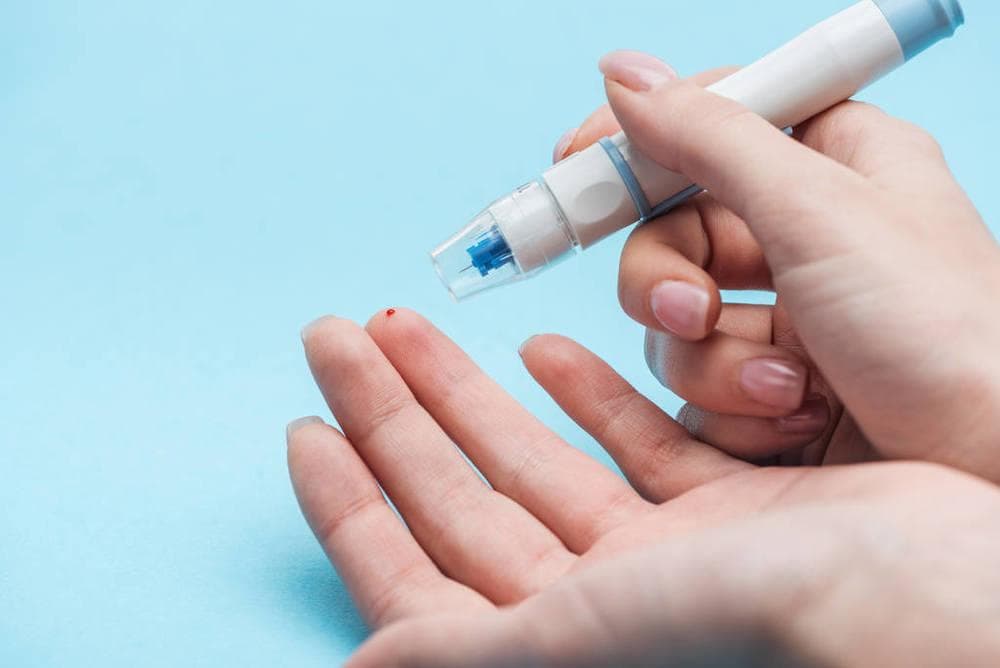 嘴巴味道总是怪怪的？这6种口腔异味，暗示不同的疾病