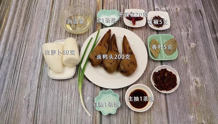 干锅鸭头的做法：香辣脆绵，回味无穷