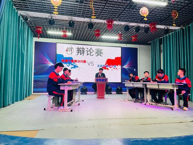 从叛逆少年到阳光青年：16岁小志蜕变之路，父母智慧决策改写命运