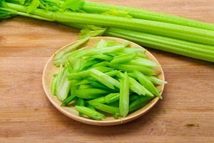 芹菜是高血脂的“救星”？建议：若想血脂正常，2种蔬菜多吃些！
