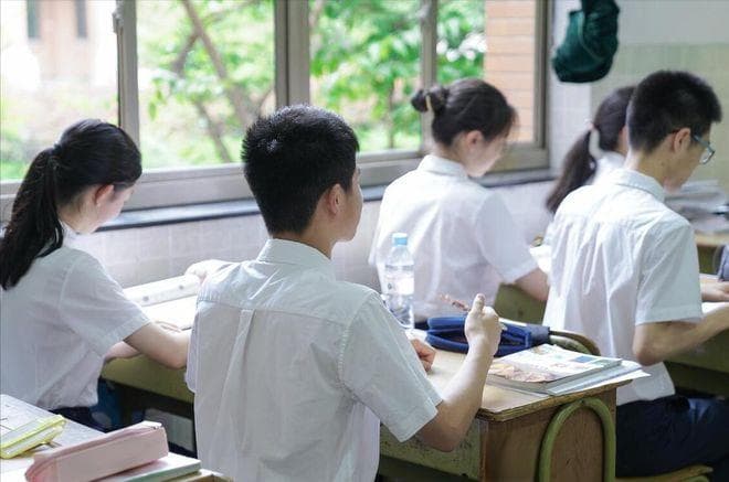 90后“最绝配”结婚证走红，看了小夫妻姓名，工作人员：我首次见
