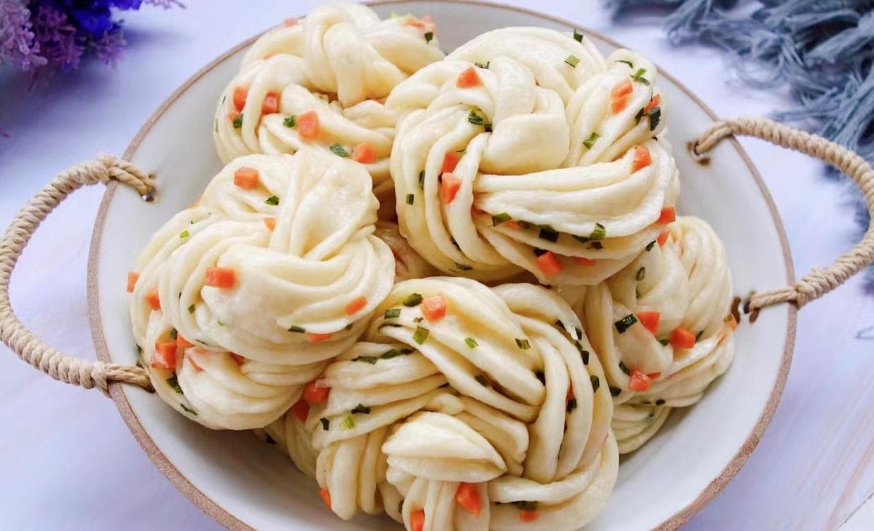8种美味花卷制作教程：从香葱火腿到紫薯夹心