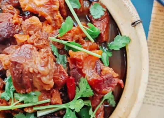 红烧牛杂：软糯咸香的美味佳肴