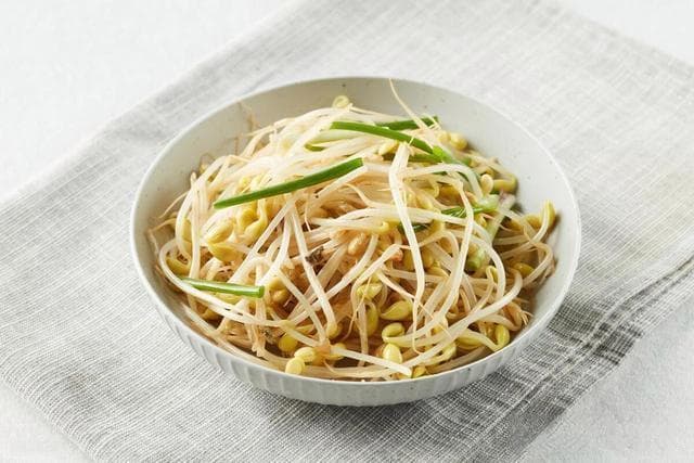 建议多吃碱性菜，排毒祛湿，健脾养胃，而且瘦得快