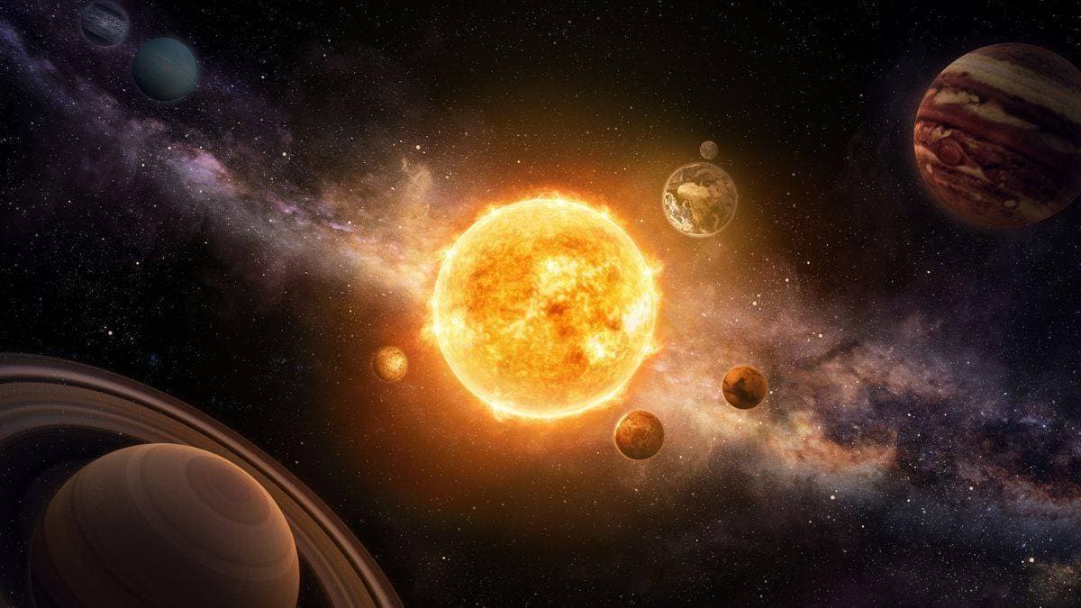 太阳系中心是太阳，银河系是否也有一个中心，银河系中心是什么？