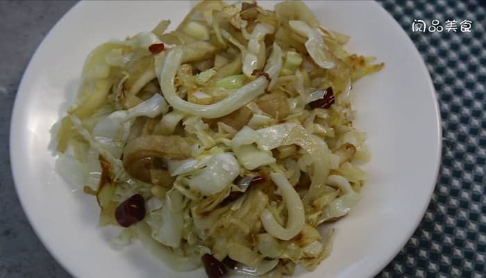 圆白菜焖饼条：简单美味的家常菜