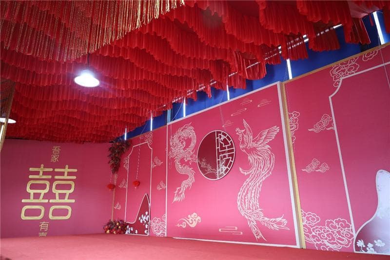 河北河间：低彩礼集体婚礼为爱减“负”