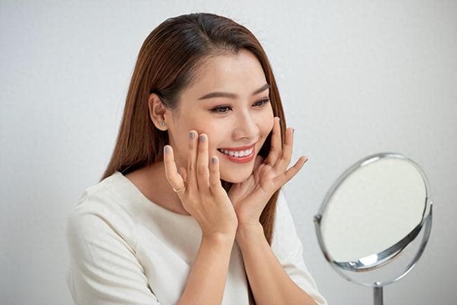 满脸都是痘痘痛苦不堪，科学护理和治疗是关键
