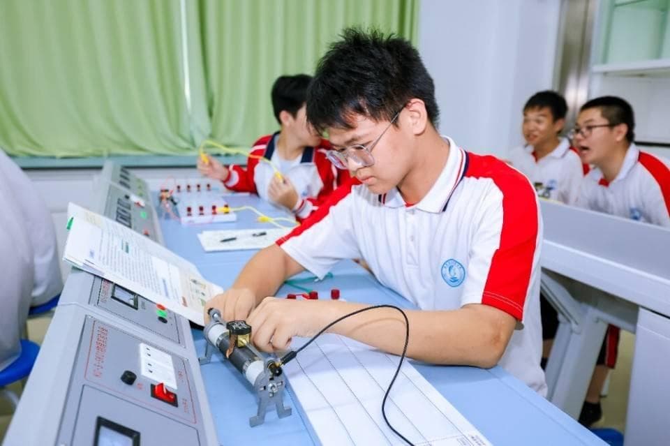 高中生学业压力太大，该怎么缓解?