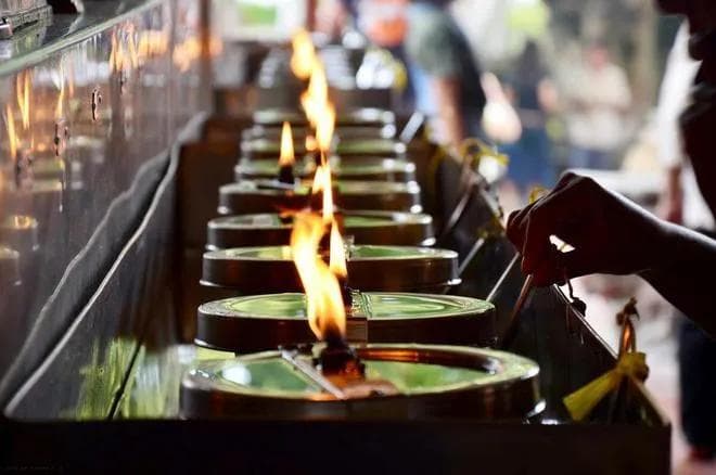 农历七月鬼月：祭祀、禁忌与孝道文化的传承