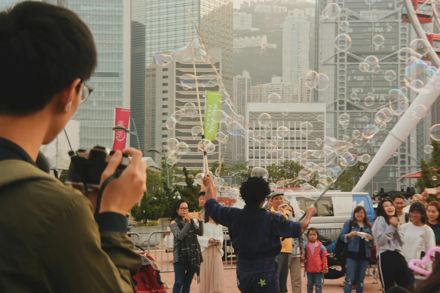 小S香港录节目被围观，路人生图超美！