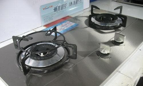 燃气灶漏火的修复方法（安全快速解决燃气灶漏火问题）