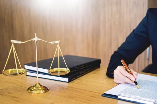 律师与税务师职业规划解析：法律与财税的融合之道