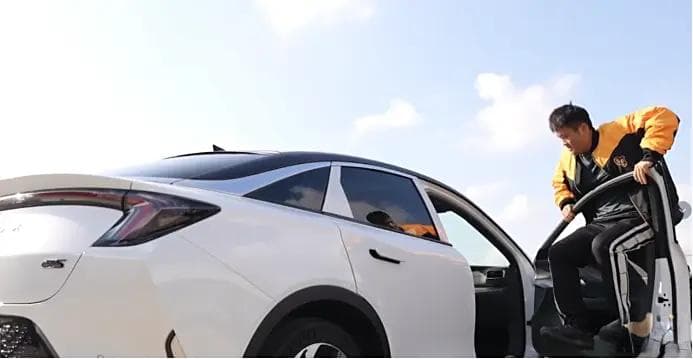 30万级电动车安全大比拼：宝马i3、Model 3、极狐阿尔法S谁更胜一筹？