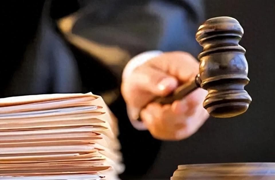 入职先让员工签离职申请，公司就能随时解雇不用赔钱？