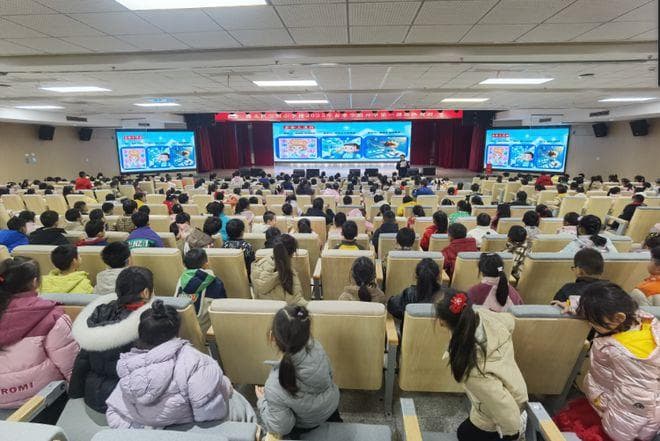 重庆渝北：回兴街道警社校联动开展“开学第一课”反诈宣传