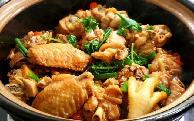 研究发现鸡肉摄入与癌症风险相关，专家建议这些人少吃