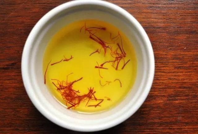 藏红花的功效与禁忌：从食用方法到真假鉴别全攻略