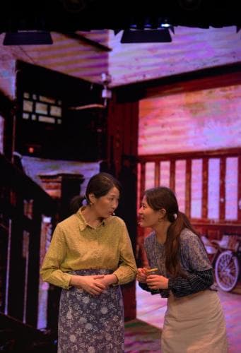 舞台剧《楼梯》：话剧中的行为艺术展现个体与时代的碰撞
