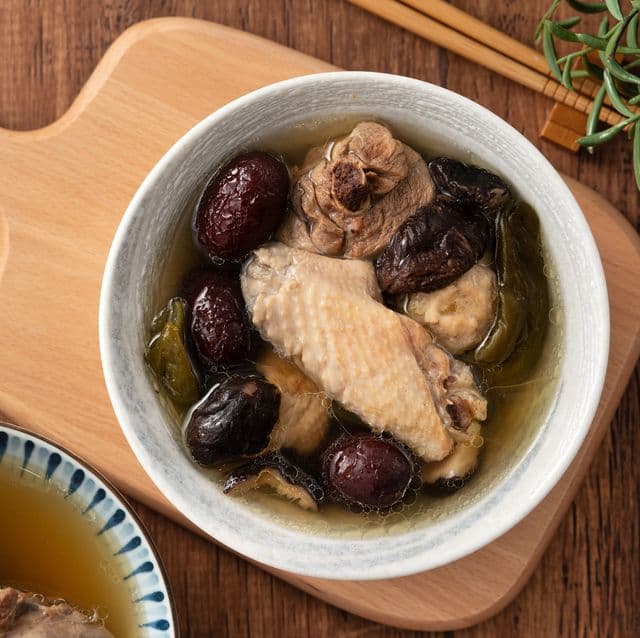 冬季养生汤全攻略：从食材到食谱，详解养生汤的制作与功效