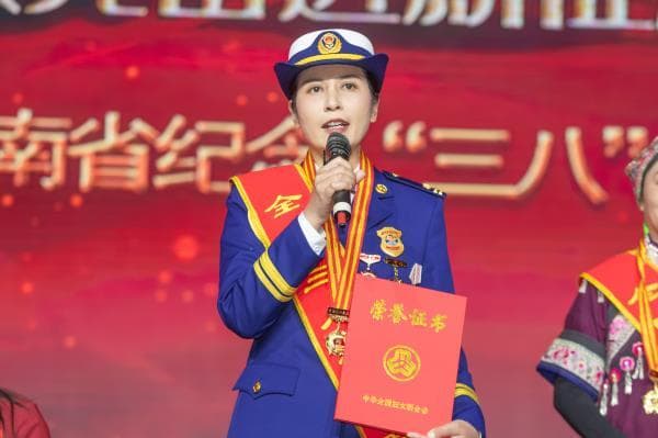 攀高山、钻火海、闯激流……这个女消防员，真飒！
