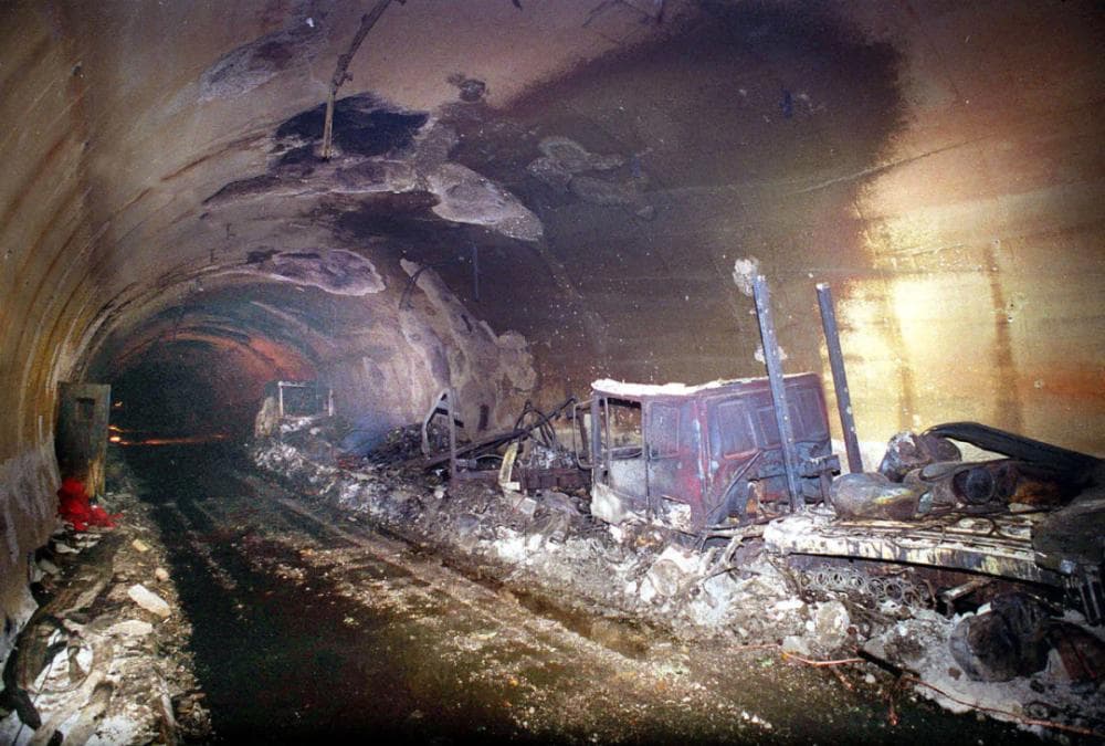 1000度高温烘烤53小时，他们在“最安全”隧道面临“最绝望”死法