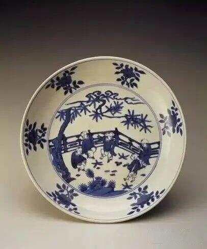 明朝青花瓷器：万历年间的发展与转变