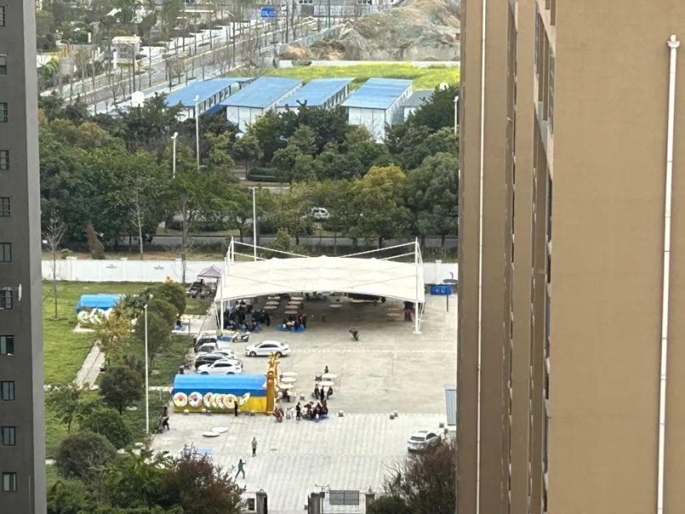 白天播哀乐凌晨放鞭炮！成都一健身广场成了“白事广场” ？