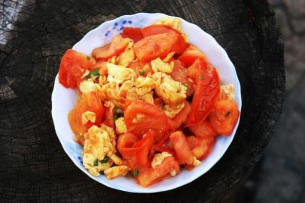 西红柿炒鸡蛋：餐桌上的“超级食物”？