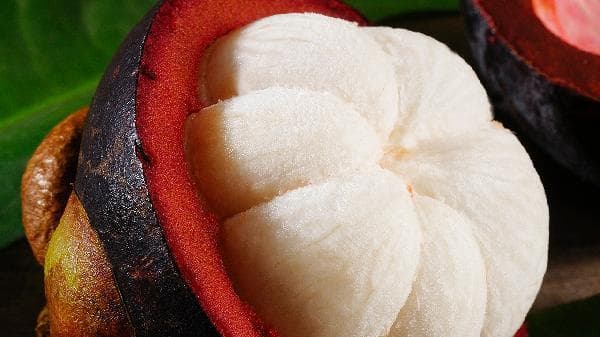 山竹剥皮技巧：三种方法轻松取出完整果肉