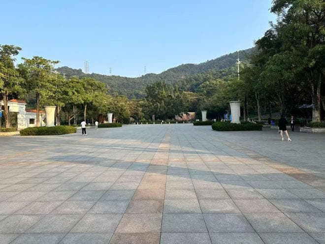 深圳凤凰山：海拔678米的都市秘境