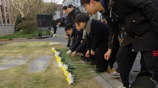 上海交大师生追思校友黄旭华院士