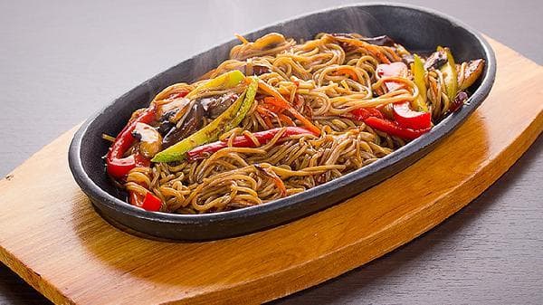 100克干面条的热量：干面条与湿面条热量对比及减肥期间适宜食用量