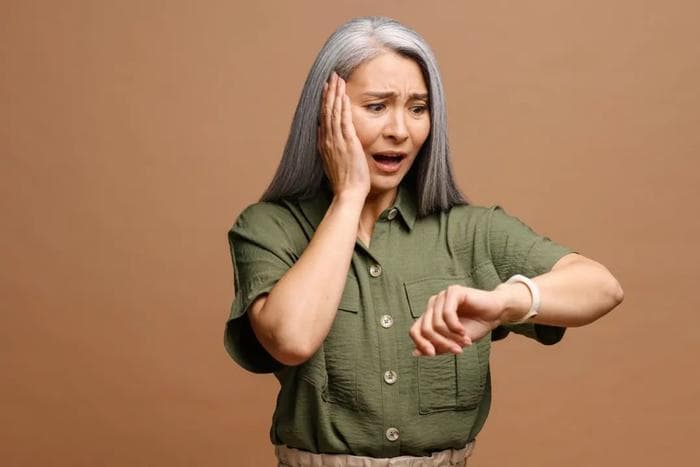 年纪轻轻就长白发的人，都有这个特点！好消息是：也许能反黑（不是染发）